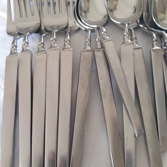 24 pc Ultima Stainless Steel Flatware Set Dinner Knives Forks Spoons